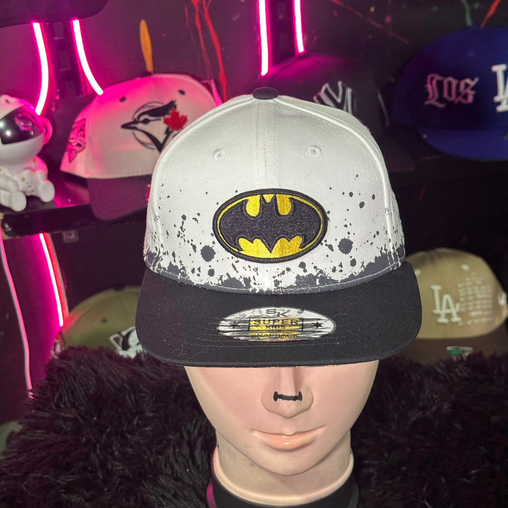 Gorra Batman - Edición "Splatter" Blanco/Negro